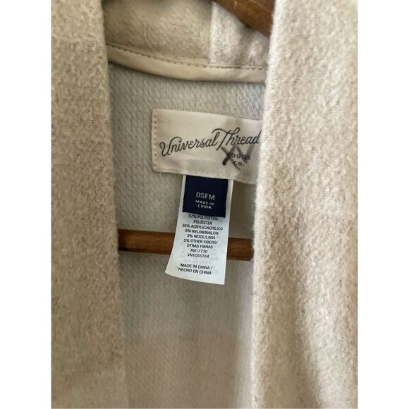 Universal Threads Tan Poncho Shrug Size OSFM - Picture 5 of 5